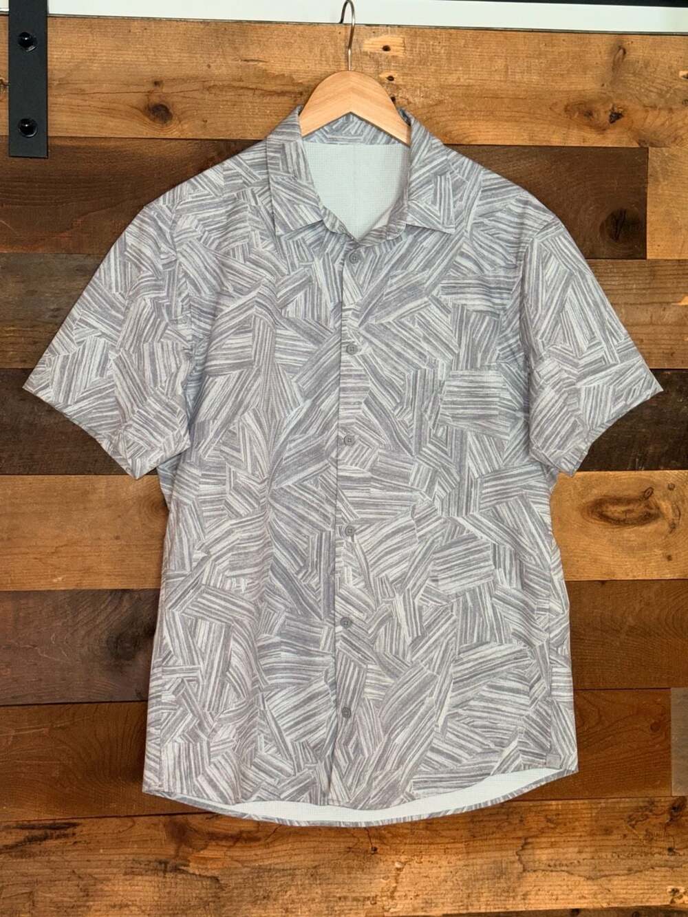 Lululemon Mens M Airing Easy Short Sleeve Button Up Shirt 0749